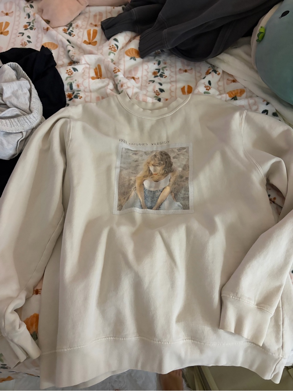 Taylor swift 1989 crewneck